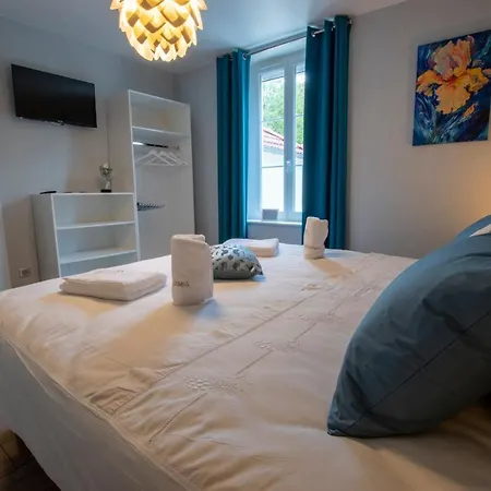 Holiday home L'or Des Fontaines 10 Personnes